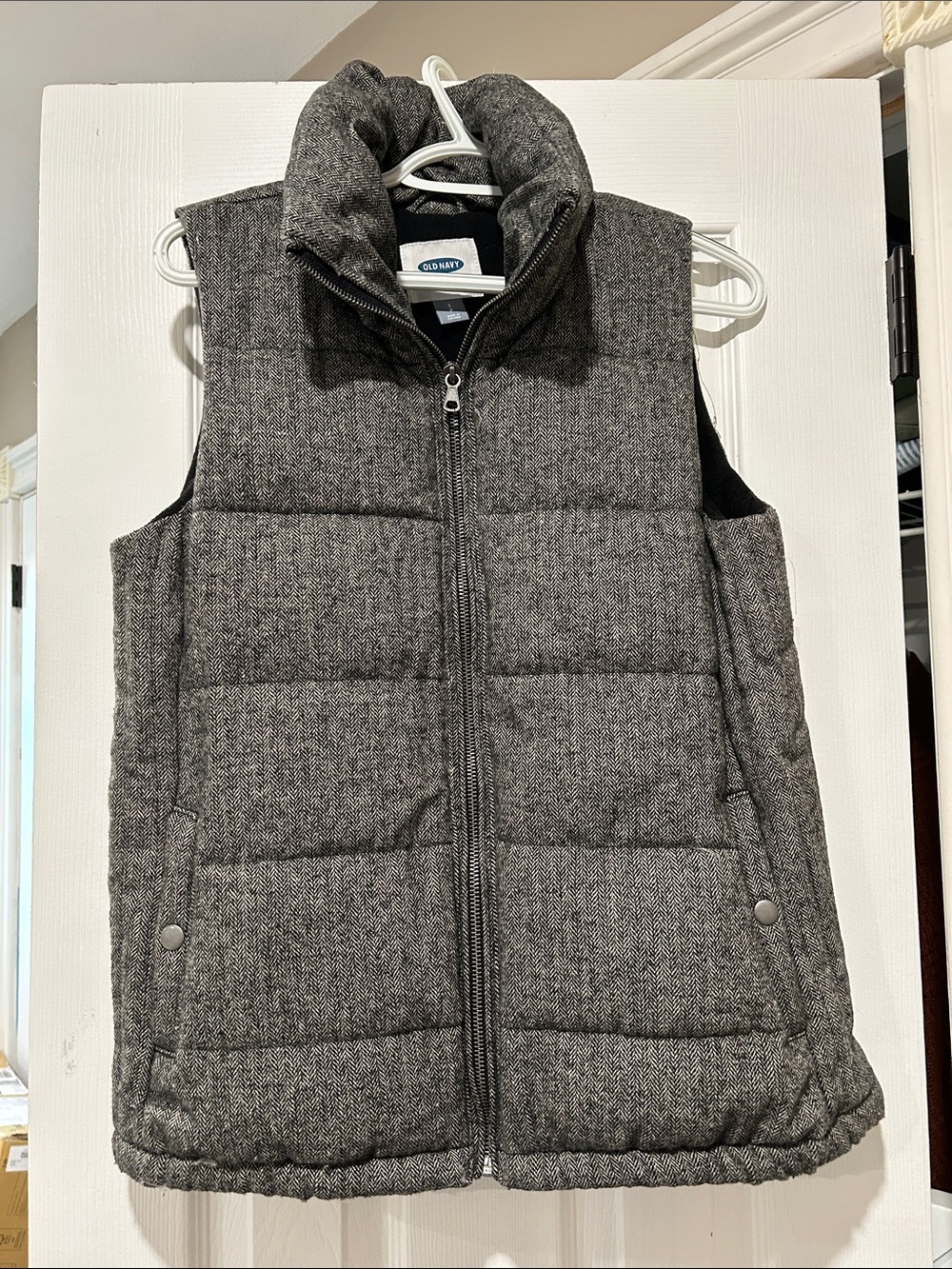 Old Navy Gray Quilted Herringbone Puffer Vest